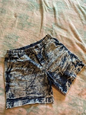 Acid Wash Denim Casual Shorts - Bear Bottom L-7”